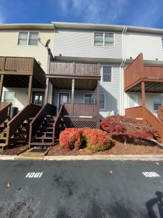 1061 Blue Ridge Dr in Harrisonburg, VA - Building Photo