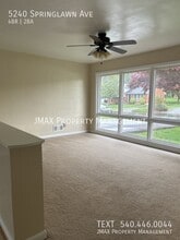 5240 Springlawn Avenue in Cave Spring, VA - Foto de edificio - Building Photo