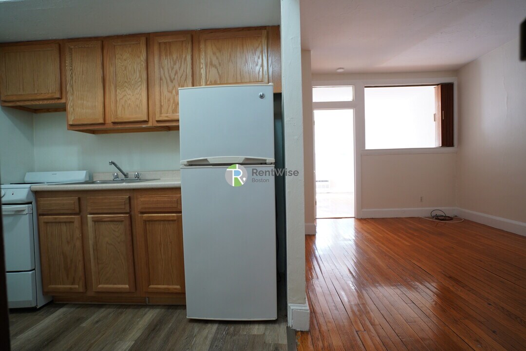 33 Lancaster Terrace in Brookline, MA - Building Photo
