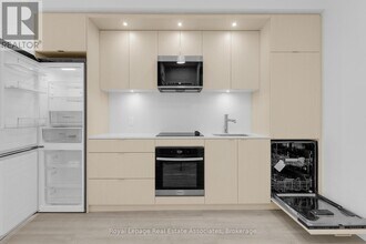 60 Central Park Roadway in Toronto, ON - Building Photo - Building Photo