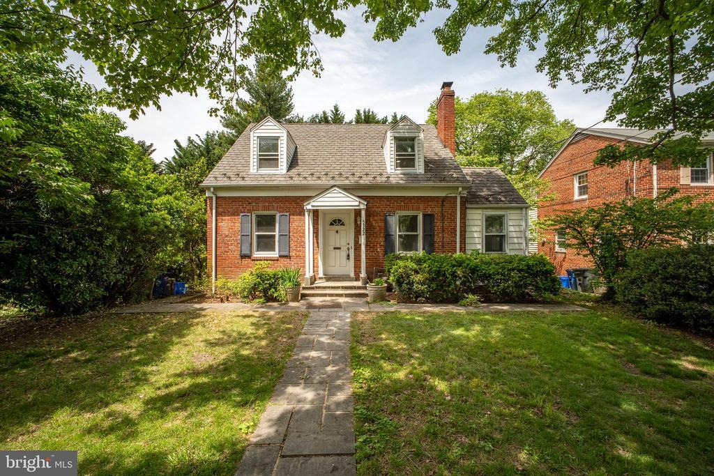 5322 Baltimore Ave in Chevy Chase, MD - Building Photo