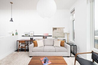 550 W Juneau Ave in Milwaukee, WI - Building Photo - Building Photo