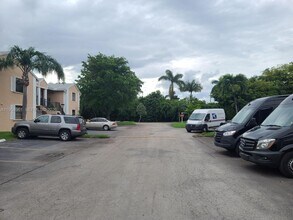 1002 Adams Ave in Homestead, FL - Building Photo - Building Photo