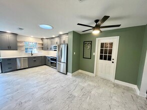 6326 8th Ave N in St. Petersburg, FL - Building Photo - Building Photo