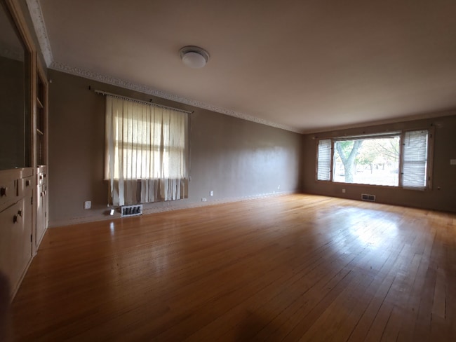 2866 S 58th St in Milwaukee, WI - Foto de edificio - Building Photo