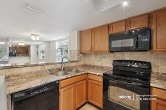 7618 Colonial Ct in Tampa, FL - Building Photo - Building Photo