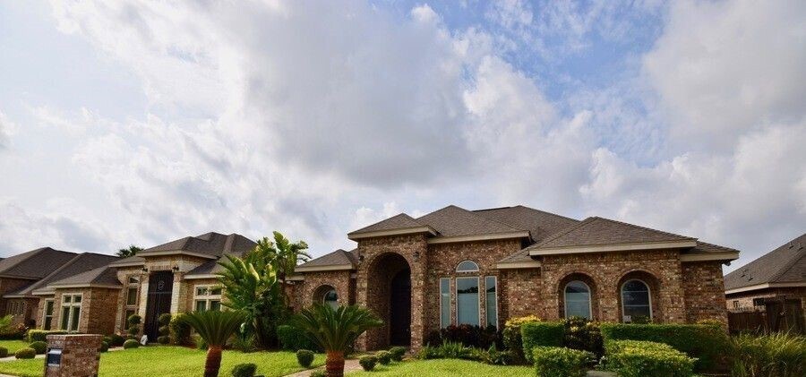 1919 W Ventura Dr in Pharr, TX - Foto de edificio