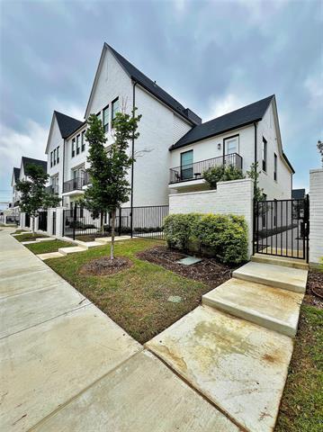 696 W Main St in Arlington, TX - Building Photo