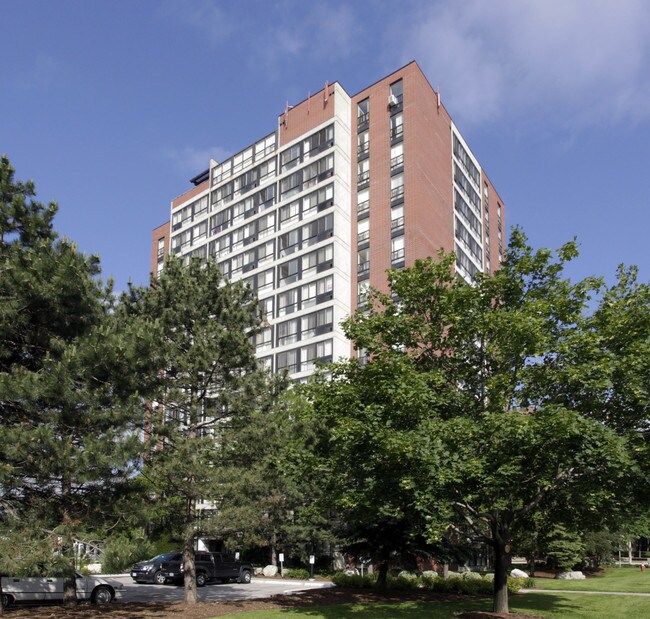 Bristol Court in Mississauga, ON - Building Photo - Building Photo