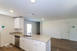 129 Somerdale Pass in Jarrell, TX - Building Photo - Building Photo