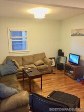 21 Washburn St, Unit 1 in Boston, MA - Foto de edificio - Building Photo