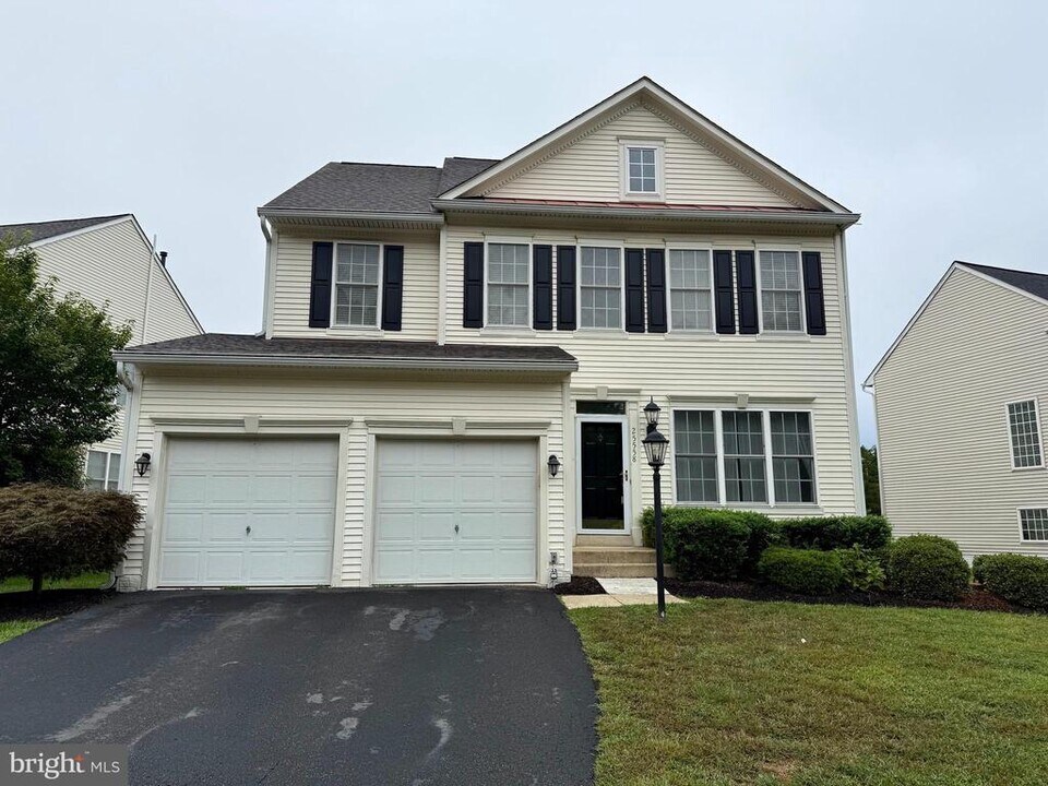 25558 Dabner Dr in Chantilly, VA - Building Photo