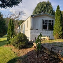 111 Iotla Valley Park Rd in Franklin, NC - Building Photo