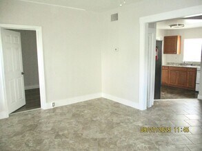 133 Cottage Ln in Daytona Beach, FL - Foto de edificio - Building Photo