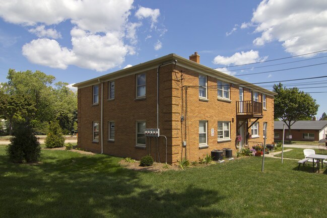 8301-8319 W Capitol Dr in Milwaukee, WI - Building Photo - Building Photo
