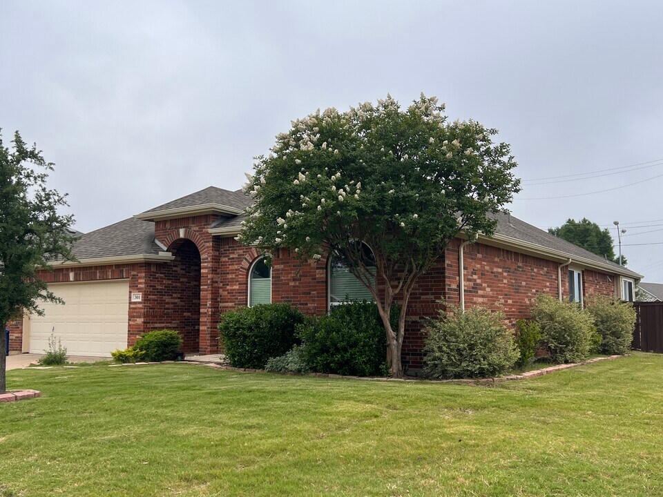 301 Carissa Ct in Mesquite, TX - Building Photo