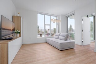 245 16th St E, Unit SI ID1467230P in North Vancouver, BC - Building Photo