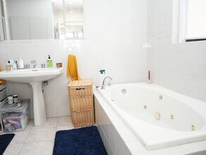 221 Saint Paul St, Unit 3 in Brookline, MA - Building Photo - Building Photo