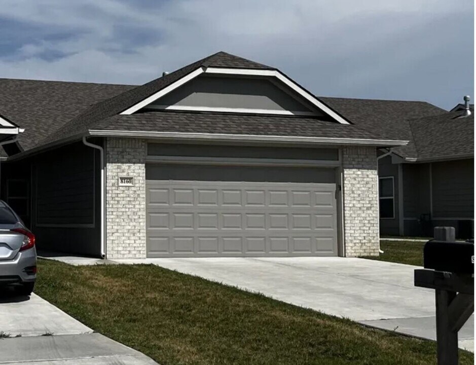 8160 E 34th Ct S in Wichita, KS - Building Photo