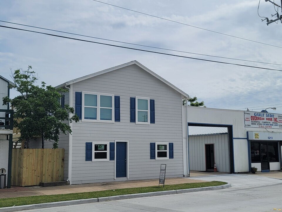 5211 Ave S in Galveston, TX - Foto de edificio
