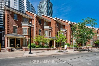 44-44 Irwin Ave in Toronto, ON - Building Photo - Building Photo