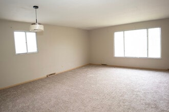 11021 Lincoln Ave in Garfield Heights, OH - Building Photo - Building Photo