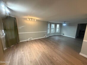 603 1st St in Watervliet, NY - Foto de edificio - Building Photo