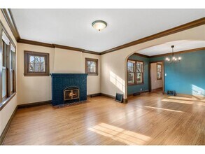 2300 NE McKinley St in Minneapolis, MN - Building Photo - Building Photo