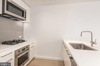 1110 23rd St NW, Unit PH12 in Washington, DC - Foto de edificio - Building Photo