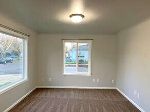 521-531 Gerth Ave NW in Salem, OR - Building Photo - Building Photo