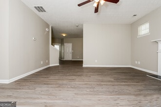 4683 Highpoint Ln in Atlanta, GA - Foto de edificio - Building Photo