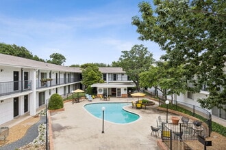 Carriage House in Dallas, TX - Building Photo - Building Photo