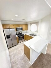 5076 S Rainbow Blvd in Las Vegas, NV - Building Photo - Building Photo