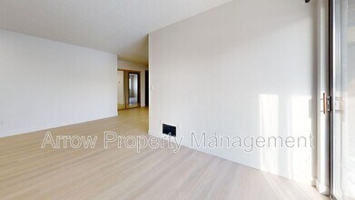 203 E Arbor Ave in Bismarck, ND - Foto de edificio - Building Photo