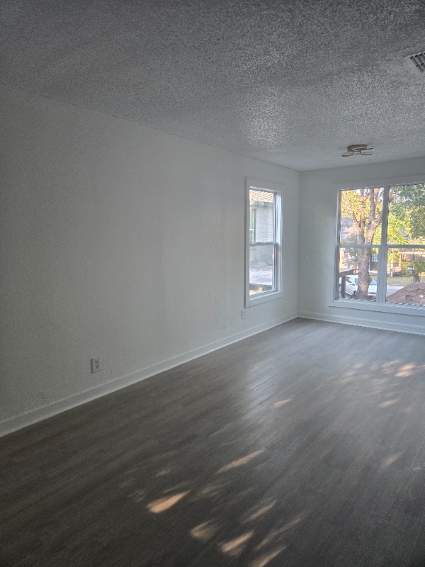 304.5 S Holloway St in Cleburne, TX - Building Photo - Building Photo