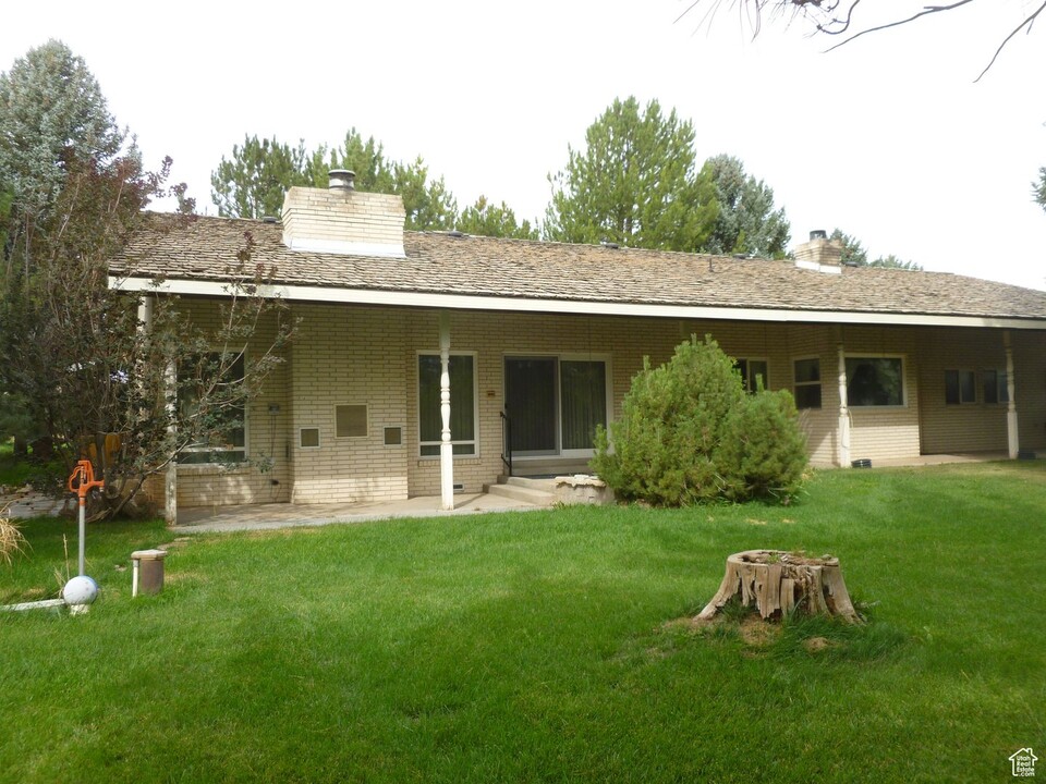 1425 S 1950 W in Payson, UT - Foto de edificio