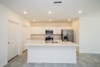 1792 Foreman Rd in Eagle Lake, FL - Building Photo - Building Photo