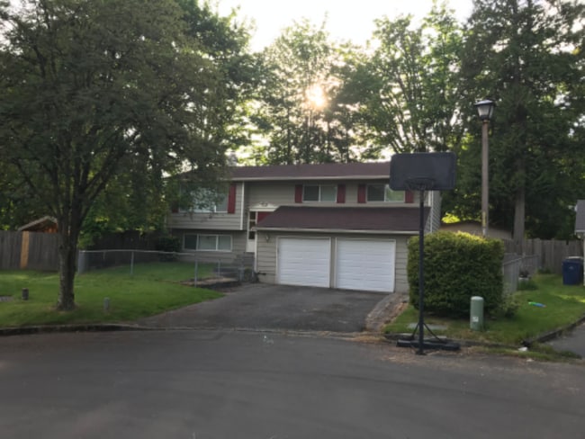 13129 NE 129th Ct in Kirkland, WA - Building Photo - Building Photo
