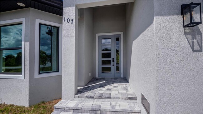 107 Spring Dr in Rotonda West, FL - Foto de edificio - Building Photo