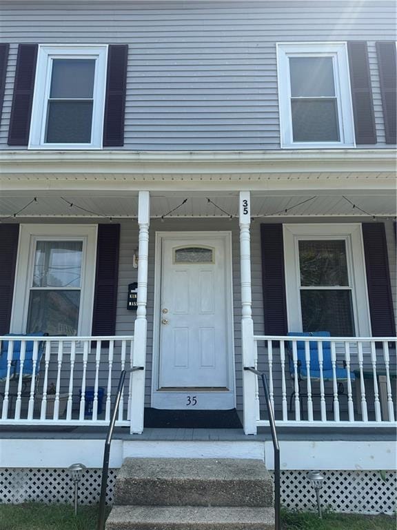 35 Yates St in Lincoln, RI - Building Photo - Building Photo