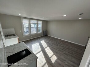 527 Willow St in Scranton, PA - Building Photo - Building Photo