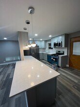 1631 Dundee Rd in Northbrook, IL - Building Photo - Building Photo