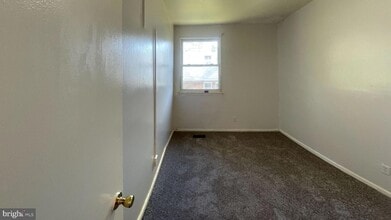 717 Red Lion Rd, Unit 2 in Philadelphia, PA - Building Photo - Building Photo