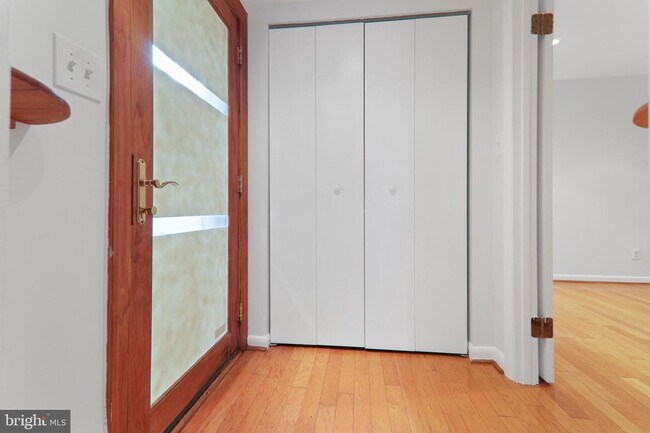 1313 Vermont Ave NW-Unit -9 in Washington, DC - Foto de edificio - Building Photo