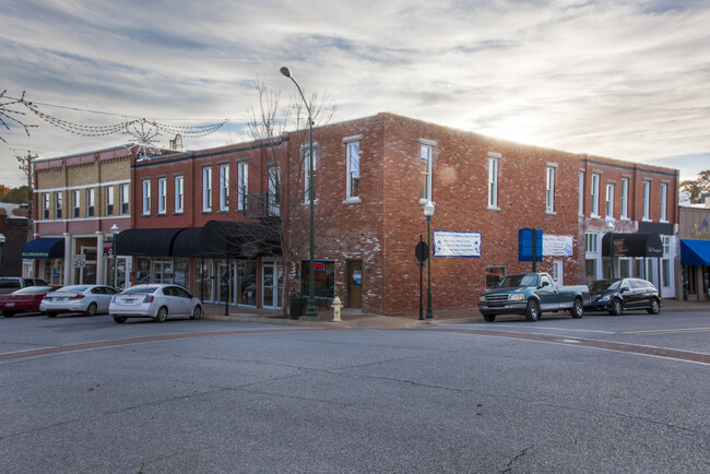 The Williams Courtyard Apartment in Siloam Springs, AR - Foto de edificio - Building Photo