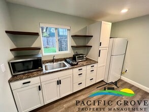 588 Junipero Ave in Pacific Grove, CA - Building Photo - Building Photo