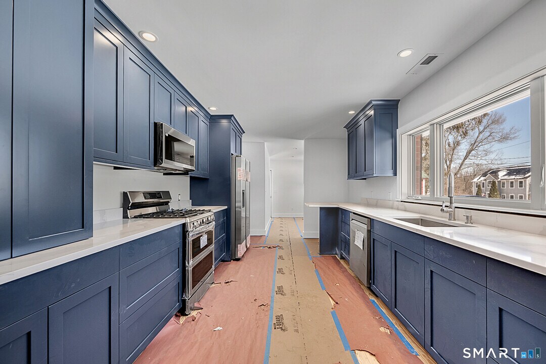 220 Upper Grassy Hill Rd in Woodbury, CT - Building Photo