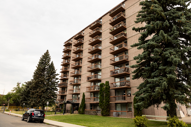 Dhillon Tower in Lethbridge, AB - Building Photo - Building Photo