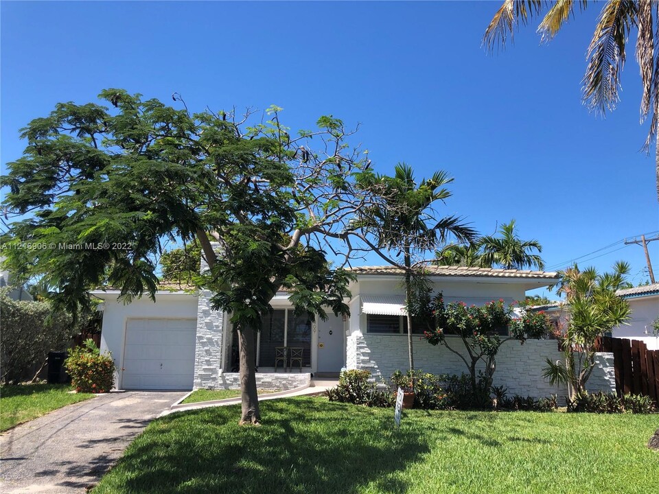 409 91st St in Surfside, FL - Building Photo