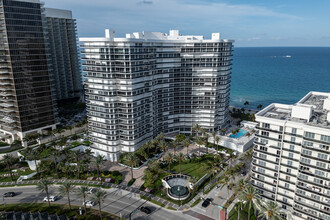 Majestic Tower in Bal Harbour, FL - Building Photo - Building Photo